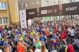 20. PKO Poznań Maraton: Biegacze opanowali miasto. Zobacz zdjęcia maratończyków na starcie i na 1. kilometrze trasy [GALERIA]