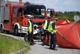 Wypadek motocykla z samochodem osobowym na krajówce