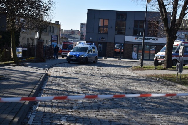Pleszew. Podwójne zabójstwo w Pleszewie. Poszukiwani sprawcy zabójstwa mieli przy sobie pałki, tasaki i broń