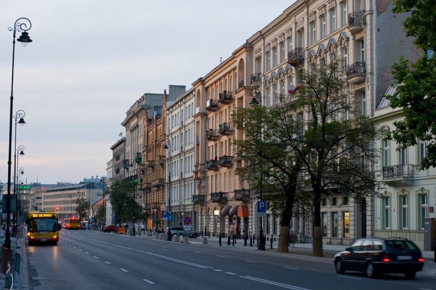 Jedna z bardziej reprezentacyjnych ulic Warszawy, również...