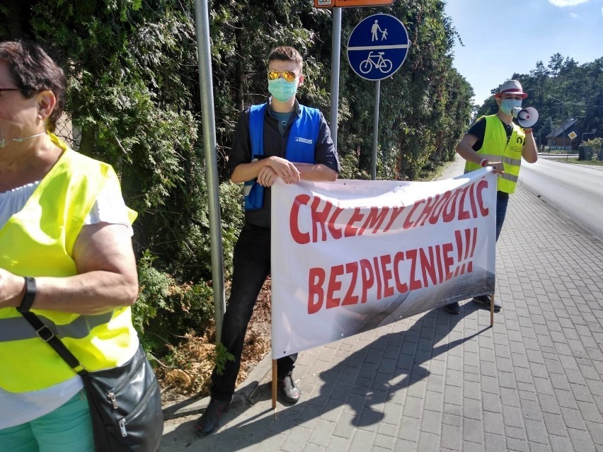 Chodnik w Holendrach pod Zduńską Wolą. Mieszkańcy nie odpuszczają 