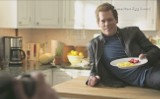 Kevin Bacon pozuje z jajecznicą i wspiera farmerów [WIDEO]