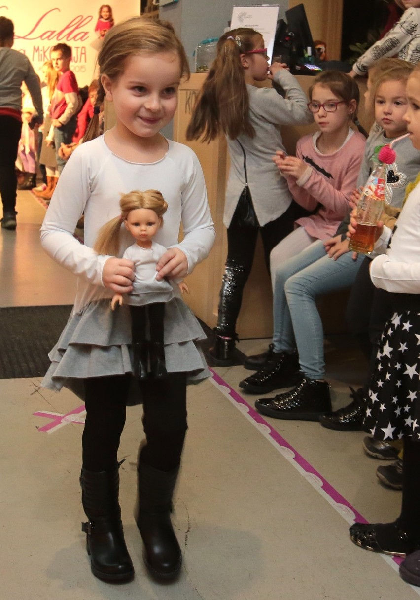 Niezwykły pokaz mody w Szczecinie. W roli głównej dzieci i ich lalki [zdjęcia]