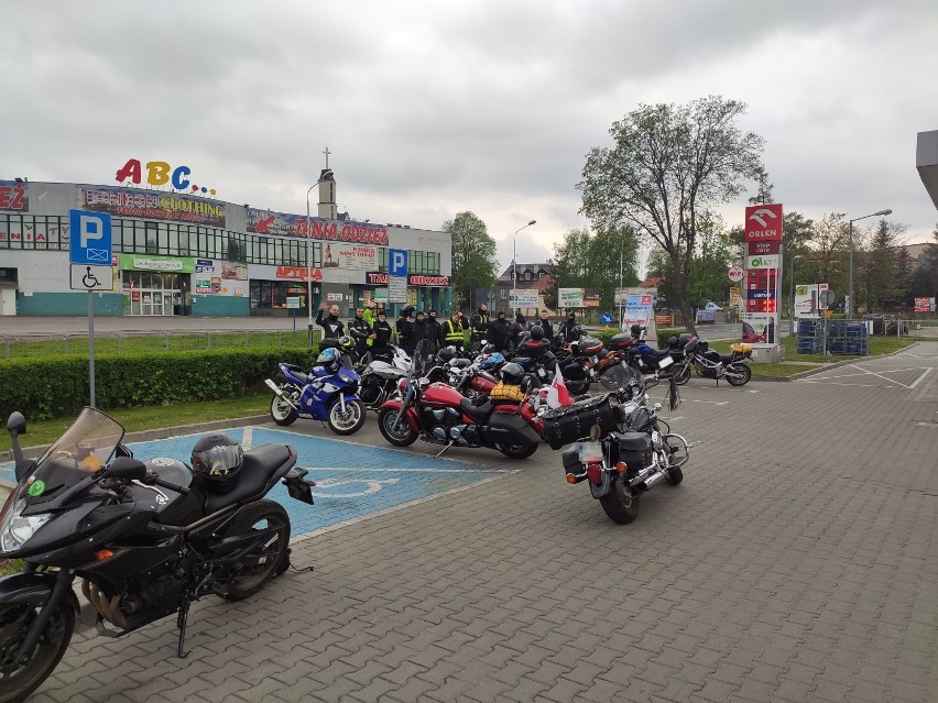 Motocykliści z Jarosławia i okolic zebrali i rozwieźli w 2020 roku prawie dwie tony karmy dla zwierząt. Akcja "Motołapa" będzie kontynuowana