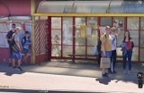 Tak wyglądają mieszkańcy Inowrocławia przyłapani na przystankach MPK. Zobacz zdjęcia z Google Street View