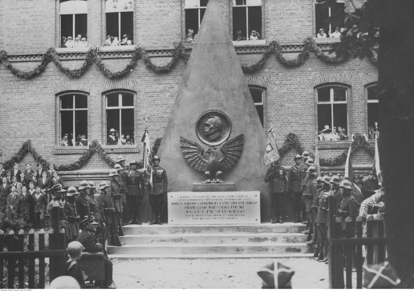 Odsłonięcie Pomnika Józefa Piłsudskiego przy ul. Mickiewicza...
