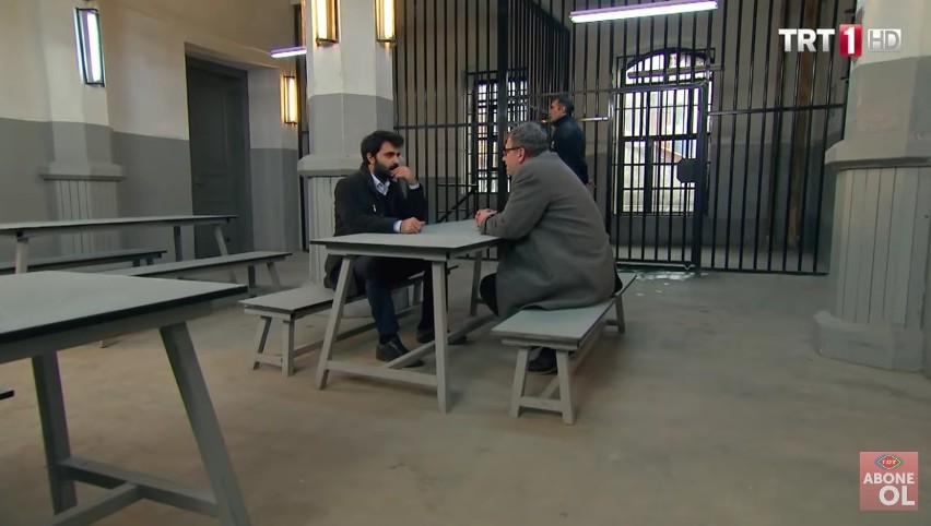 "Więzień miłości" odcinek 121. Yener dowiaduje się, że to Ömer złożył na niego skargę! [STRESZCZENIE ODCINKA]