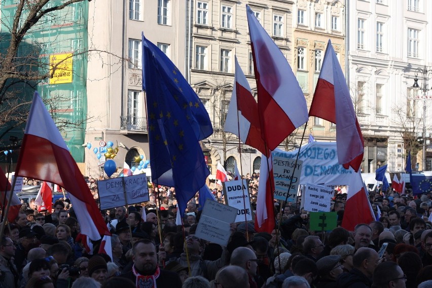 Kraków. Obrońcy demokracji wyszli na Rynek