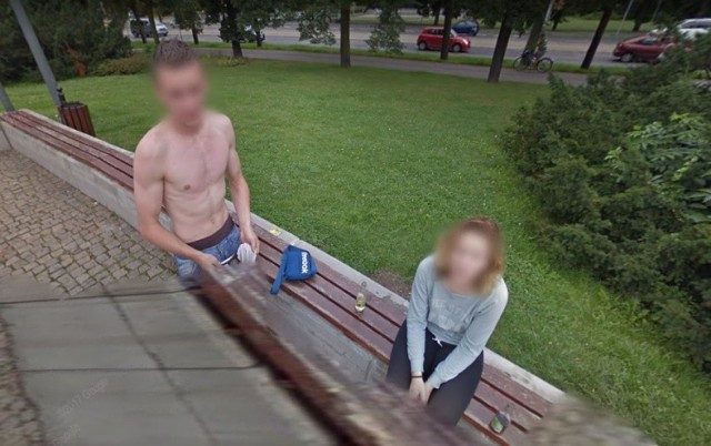 Od czasu do czasu na polskich ulicach pojawia Kamera Google Street View, odnawiając swoją bogatą bazę zdjęć. Na fotografiach nie zawsze jednak uwiecznione są tylko ulice i budynki, ale też przypadkowi przechodnie. 

Zobaczcie galerię nietypowych ujęć mieszkańców naszego województwa w kamerach Google Street View! Galeria zawiera zdjęcia z Torunia, Bydgoszczy, Włocławka, Inowrocławia, Brodnicy, Ciechocinka, Golubia-Dobrzynia oraz Lipna.

WIĘCEJ ZDJĘĆ NA KOLEJNYCH STRONACH >>>>>