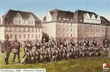 Tu kwaterowali żołnierze w Hirschberg. Zobacz dawne koszary na niemieckiej Jeleniej Górze. Wiesz, w których budynkach mieszkali żołnierze?