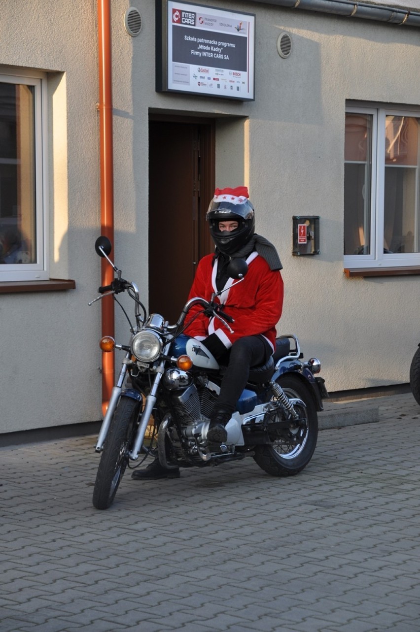 Śrem: św. Mikołaj z drużyną na motocyklach odwiedził dzieci...