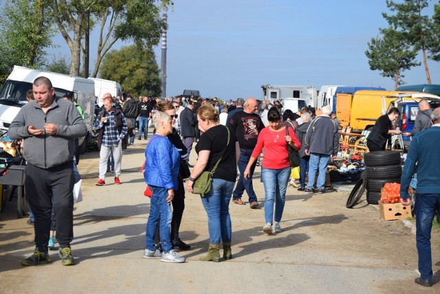 Giełda w Gorzowie odbywa się co niedzielę pomiędzy 7.00 a 15.00.