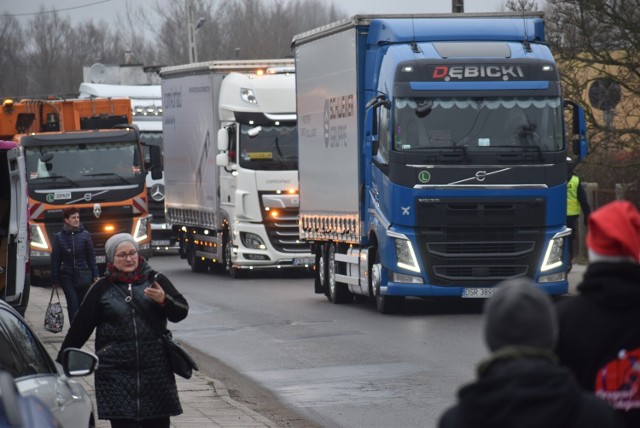 Drogowi Mikołajowie odwiedzili i obdarowali Powiatowy Dom Dziecka w Krośnie Odrzańskim.