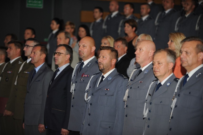 Święto policji w Oleśnicy. Były odznaczenia i awanse [ZDJĘCIA]