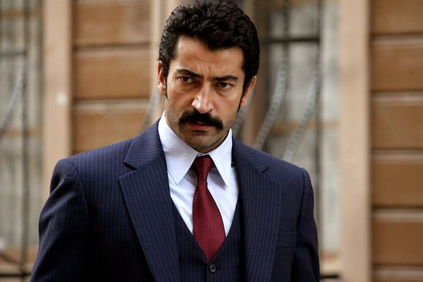 Kenan İmirzalıoğlu skradł serca Polek główną rolą w serialu...