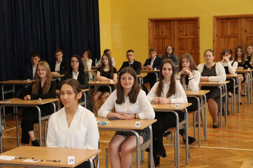 Egzamin ósmoklasisty 2022. Wyniki w Wieluniu i powiecie GALERIA