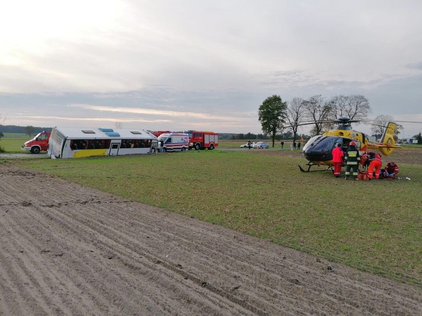 Wypadek między Kuźnią a Brudzewkiem. Kierowca busa nie żyje [AKTUALIZACJA]