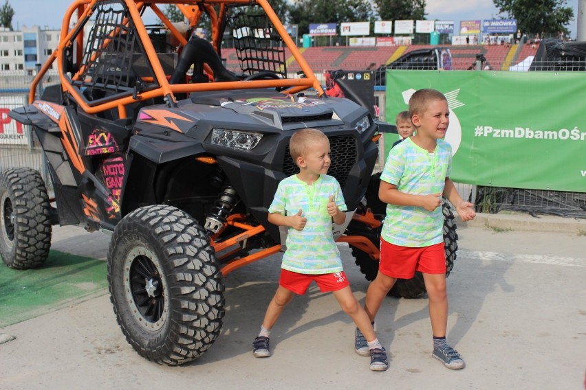 Publiczność na zawodach motocross Sky Fighters