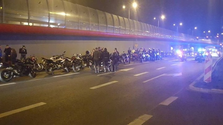 Kraków. Zrobili obławę. Policja udaremniła nocne wyścigi motocyklistów [ZDJĘCIA]