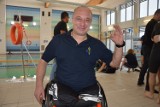 Paweł Ciesielski z Tarnowa nie dał się na stałe przykuć do wózka inwalidzkiego. Pomaga innym niepełnosprawnym, a nurkowanie to jego pasja