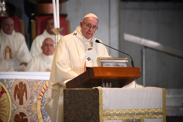 Papież Franciszek odprawia mszę w Meksyku.