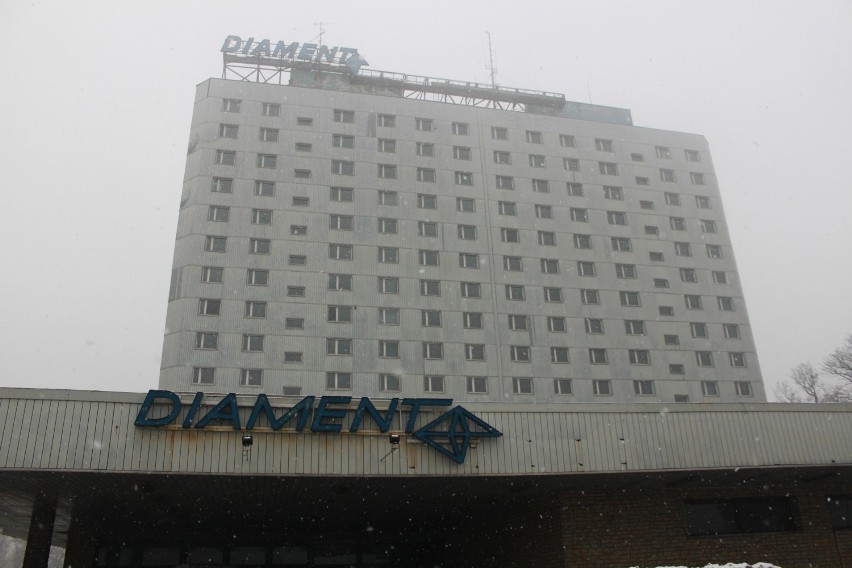 Hotel Diament został oddany do użytku w 1989 roku.