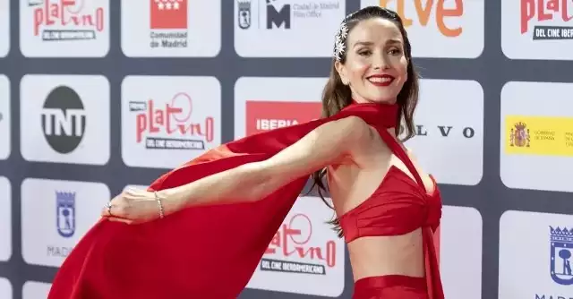 Natalia Oreiro olśniła wszystkich kreacją z trenem. Zobacz więcej zdjęć pięknej aktorki!