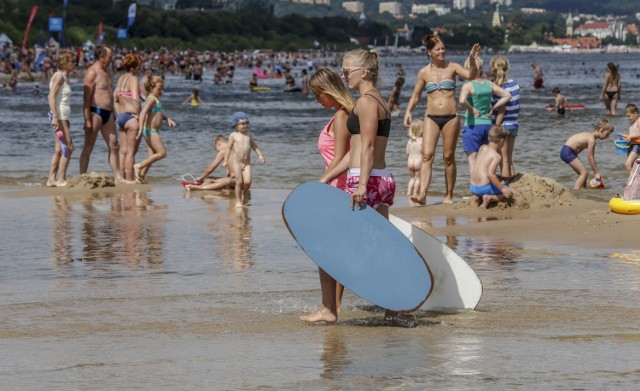 05.08.2017 gdansk, jelitkowo, upalny dzien na plazy - setki turystow wypoczywaja nad morzem  fot. karolina misztal / polska press / dziennik baltycki