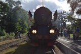 Pociąg retro z wizytą na sąsiedzkim szlaku kolejowym. Był parowóz ze skansenu w Chabówce i stare wagony [ZDJĘCIA, VIDEO]