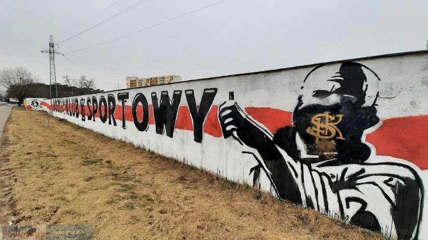 Murale we Włocławku stworzone przez kibiców piłki nożnej i...