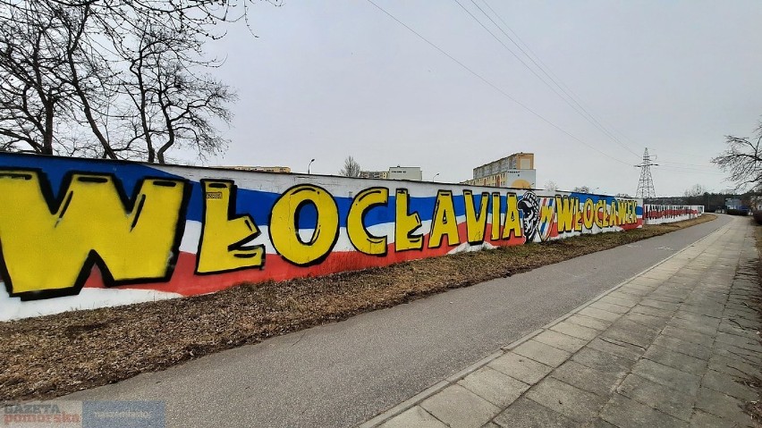 Murale we Włocławku stworzone przez kibiców piłki nożnej i...