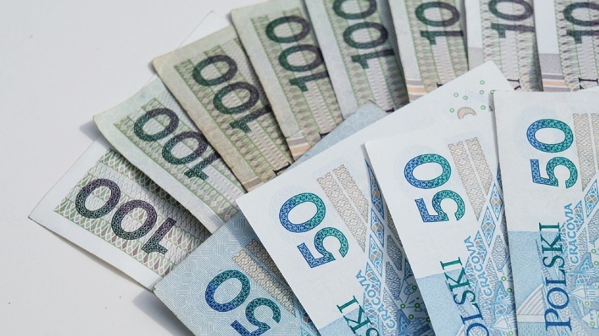 Ile się zarabia w województwie łódzkim? Przeciętne wynagrodzenia w lutym 2019 według GUS