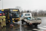 Wypadek we Włocławku z udziałem autobusu MPK. Jedna osoba w szpitalu. Zdjęcia