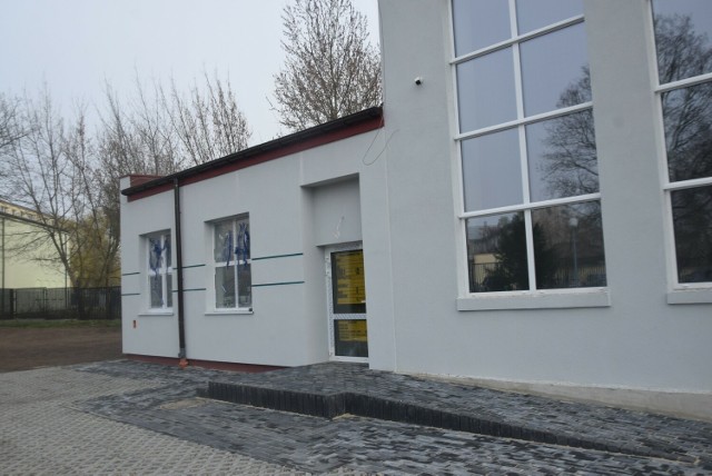 Większość prac przy budowie sali do gimnastyki korekcyjnej przy X Liceum Ogólnokształcącym w Radomiu już została zrobiona.