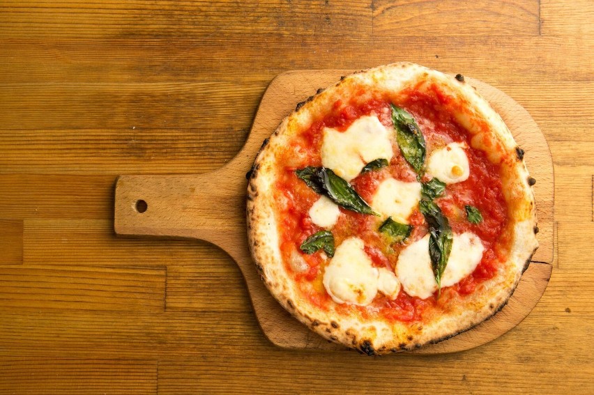 Nowe miejsce z pizzą neapolitańską zlokalizowane w...
