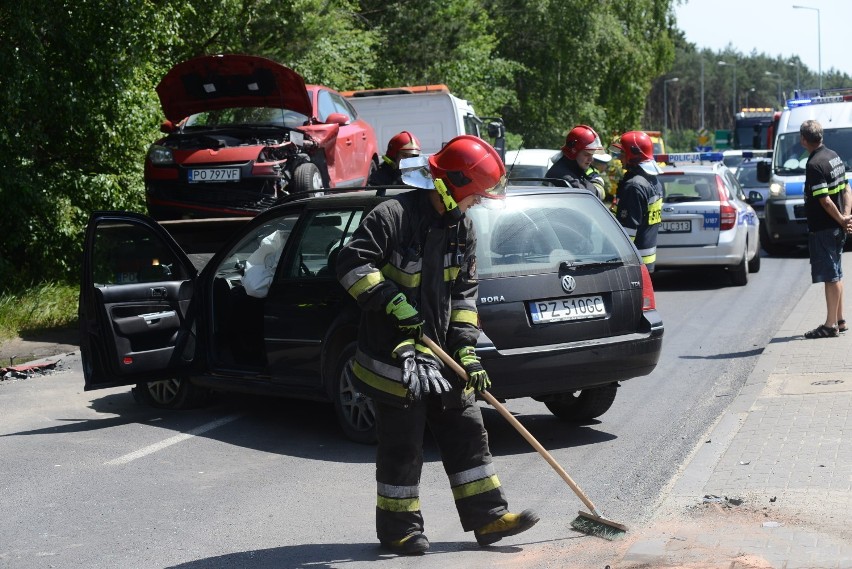 Cztery samochody zderzyły się na ulicy Skórzewskiej w...