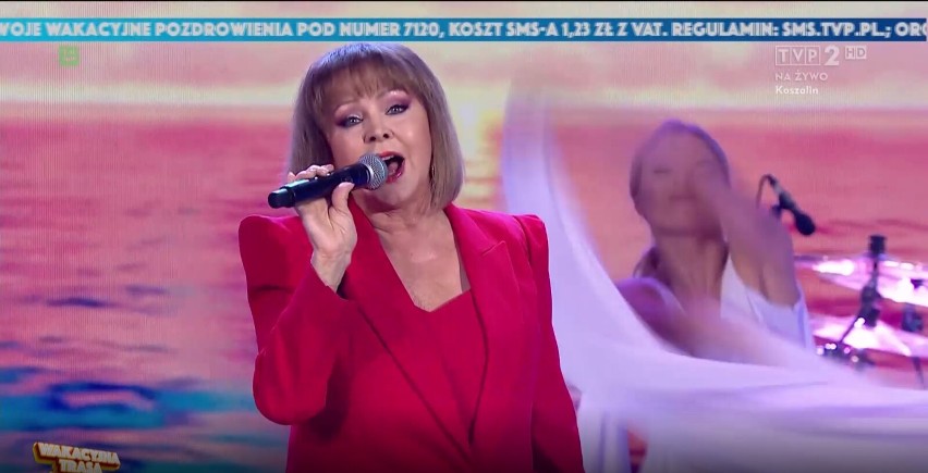 "Wakacyjna Trasa Dwójki". Izabela Trojanowska upadła na scenie! Co się stało i jak czuje się piosenkarka?