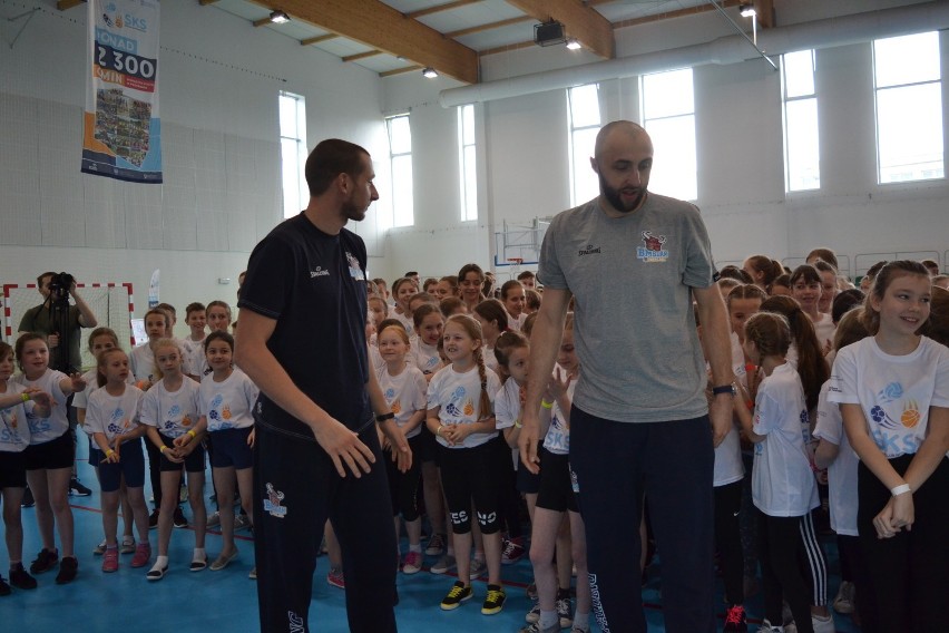400 uczniów wzięło udział w imprezie SKS on Tour w Ostrowie Wielkopolskim. Wśród nich nie zabrało ekip z powiatu pleszewskiego