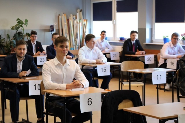 Do egzaminu dojrzałości z języka polskiego przystąpiło ponad 1200 uczniów ze szkół w Wejherowie, Redy i Rumi