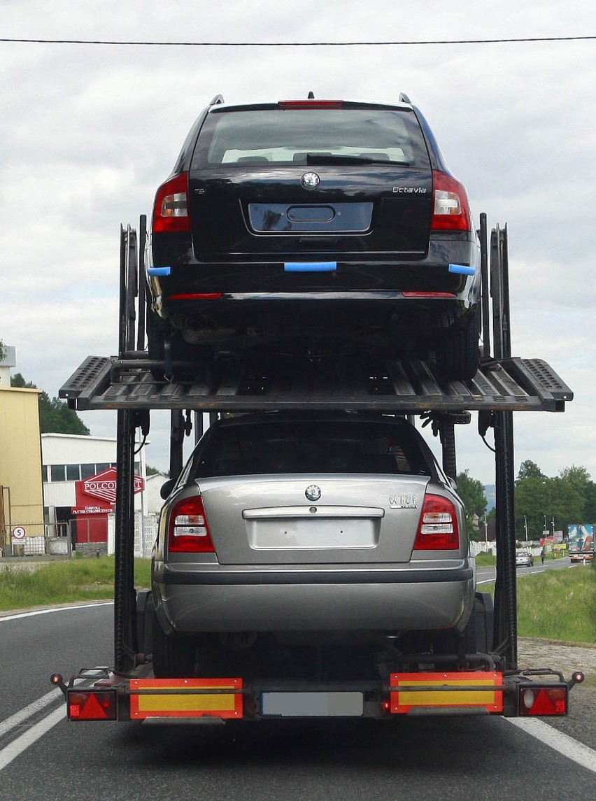 Motoryzacja: rynek samochodowy. Import aut spada. Najwięcej samochodów sprowadzają Wielkopolanie