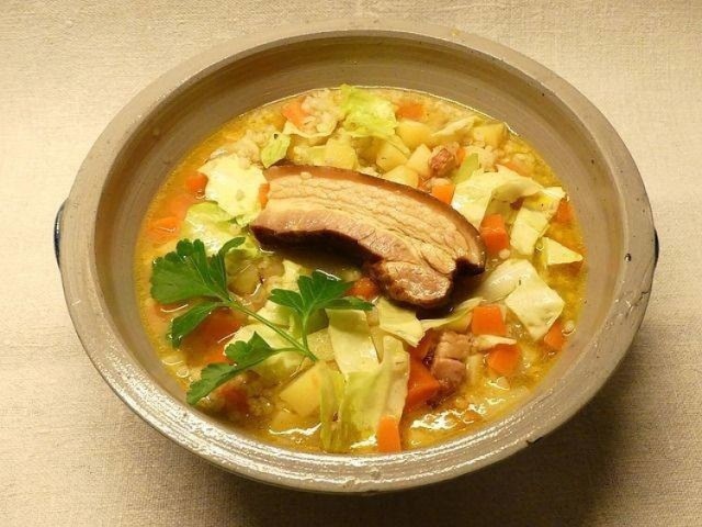 Kujawska parzybroda - zupa z  kawałkami kapusty, marchwi, ziemniaków i koperku
