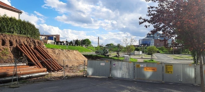 NOWY PARKING PRZY PALMIARNI

Na początku maja...