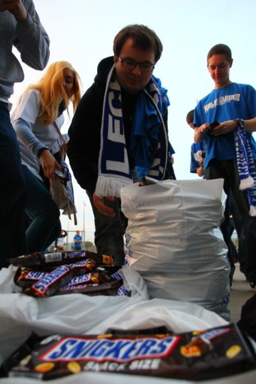 Zbiórka snickersów na stadionie przy Bułgarskiej