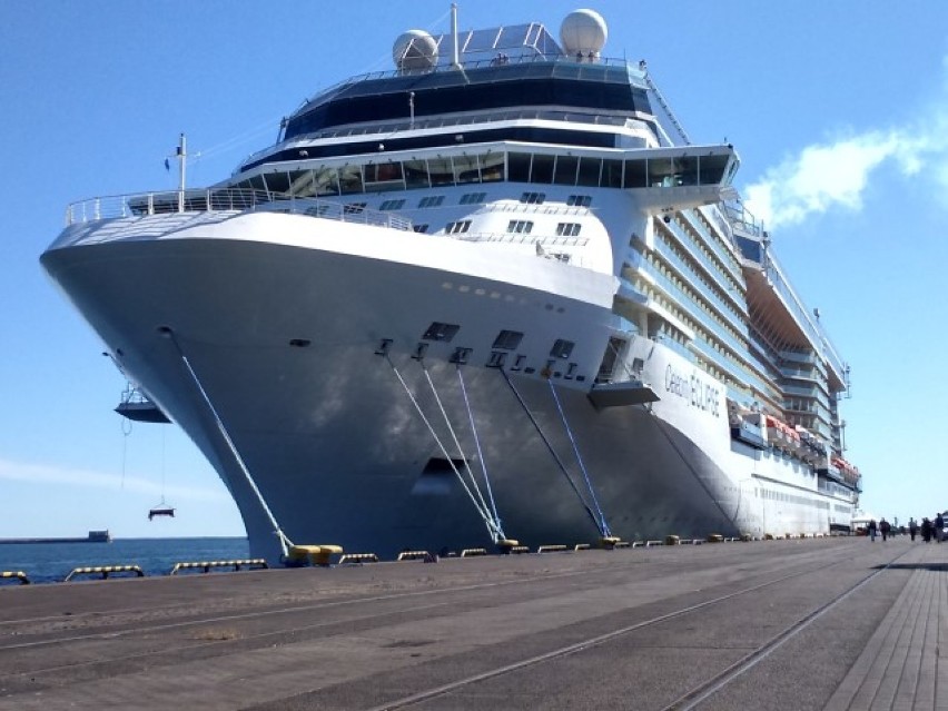 Najdłuższy wycieczkowiec już w Gdyni. "Celebrity Eclipse" zawinął do portu [ZDJĘCIA]