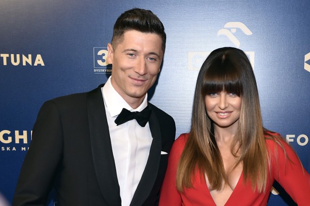 Anna i Robert Lewandowscy z początku bardzo pilnie strzegli wizerunku swoich dzieci, nie pozwalając na opublikowanie nawet półprofilu dziecka. Zdjęcia, którymi dzielili się z fanami za pośrednictwem mediów społecznościowych, na ogół przedstawiały dzieci od tyłu, w objęciach rodziców. 