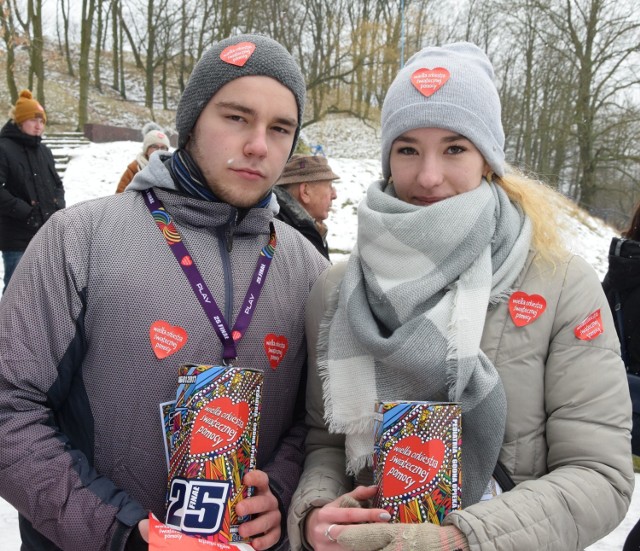 Kąpiel morsów, wspólny bieg i zabawy na śniegu dla najmłodszych przygotowane przez wąbrzeskie Wilkołaki - to pomysły, które złożyły się na Wąbrzeską Masę Krytyczną. Rozgrzewkę poprowadziła Joanna Duma.