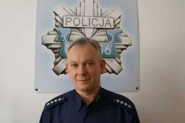 asp. szt. Wojciech Stachura

tel. 694-446-544, +48 47 8520 306 - rejon służbowy nr 20

ulice: 11-go Listopada od 36 do 112; Andersa od 2 do 88 i od 1A do 5; Bażantów; Beskidzka; Cmentarna; Daniłowskiego; Góralska; Granitowa; Janowskiego, Jaskółek; Kanarków; Klimontowska; Kolonia pod Klimontowem; Kombajnistów; Kosów; Koźla; Krakusa; Kukułek; Narutowicza nr 55; Podhalańska; Rzeźnicza; Sądecka; Słowików; Sowia; Spadzista od 1 do 19 i od 2 do 18; Stroma; Szczytowa; Śląska; Śliska od 9 do 23; Tatrzańska; Wandy; Zakopiańska.

W okresie od 01.07.2021 roku do 31.12.2021 roku priorytetowym zadaniem dzielnicowego będzie podjęcie działań ukierunkowanych na poprawę bezpieczeństwa na poprawę bezpieczeństwa mieszkańców poprzez poprawę infrastruktury drogowej przy ulicy Cmentarna/ulicy Stroma w Sosnowcu.

Zobacz kolejne zdjęcia. Przesuń zdjęcie w prawo - wciśnij strzałkę lub przycisk NASTĘPNE