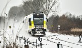Pociągi w Żarach to rzadki widok, ale szynobusy zimą wyglądają nieźle. Zobaczcie sami