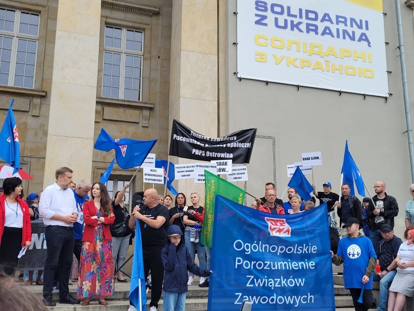 Pracownicy PDPS w Ostrowinie domagają się podwyżek. Odbyła się pikieta