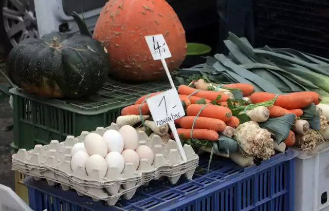 Na targowisku przy Kosynierów Gdyńskich w Grudziądzu, w połowie października ceny niektórych towarów poszły w górę